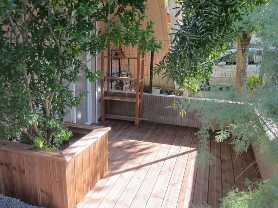 Apartamento T2 Refait A Neuf Avec Petit Jardin Et Parking Millau Exterior foto